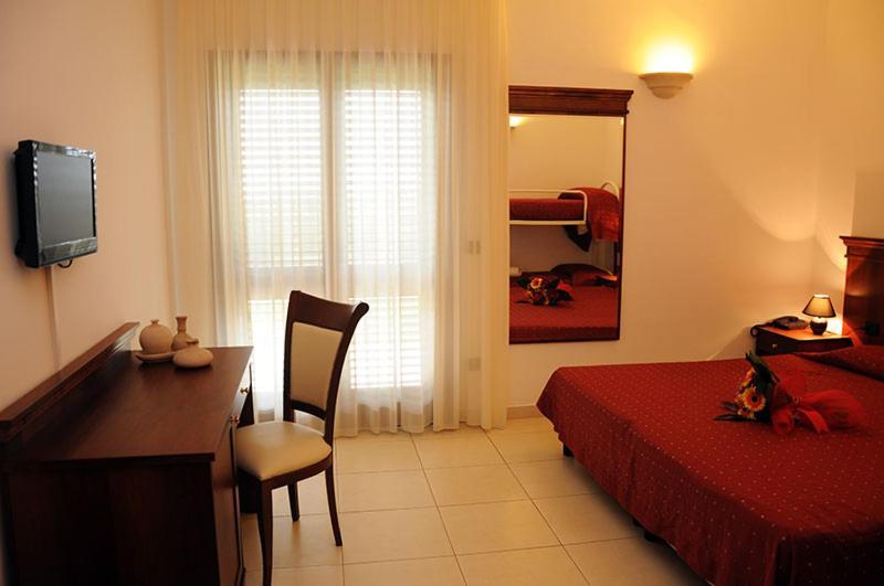 Agri Hotel Conte Salentino Сант'Изидоро Екстериор снимка