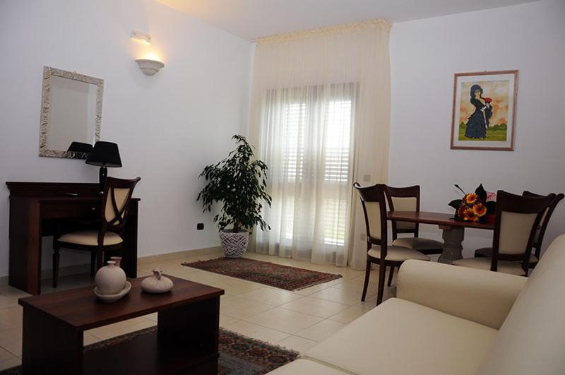 Agri Hotel Conte Salentino Сант'Изидоро Екстериор снимка